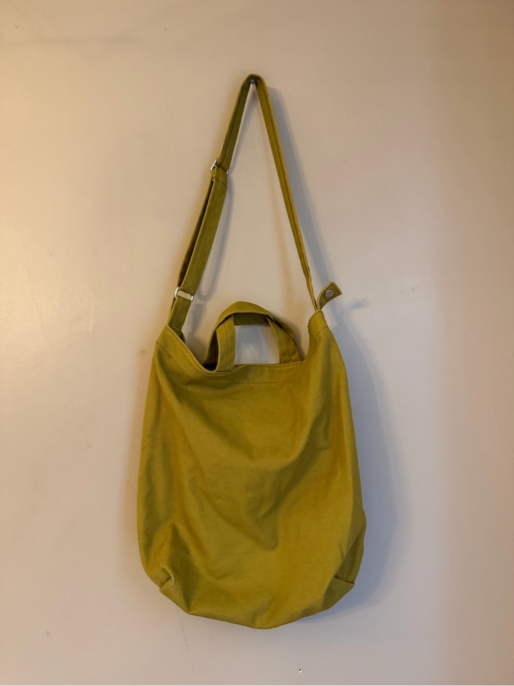 BAGGU Duck Canvas Vertical Tote Bag Adjustable Crossbody Strap Chartreuse Green
